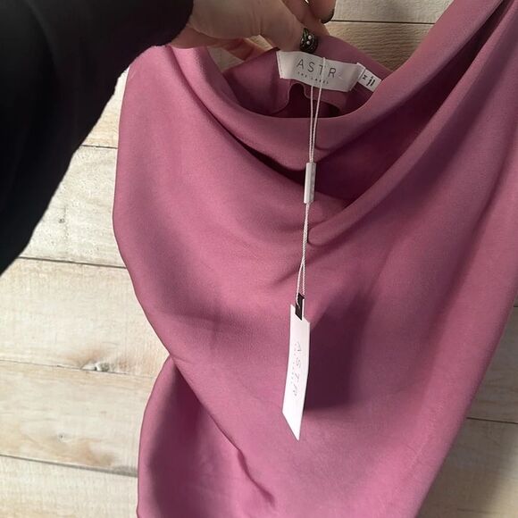 ASTR The‎ Label :: Satin Mini Dress & Gold Chain Straps Size M NWT - Picture 3 of 8